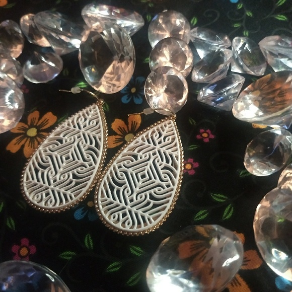 Jewelry - Earrings New